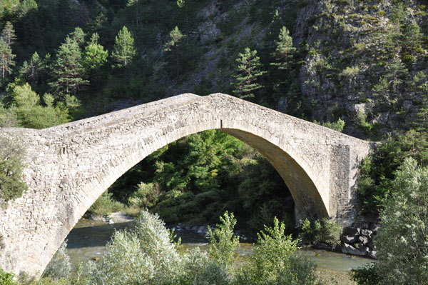 Le Pont de la Reine Jeanne à St Benoit