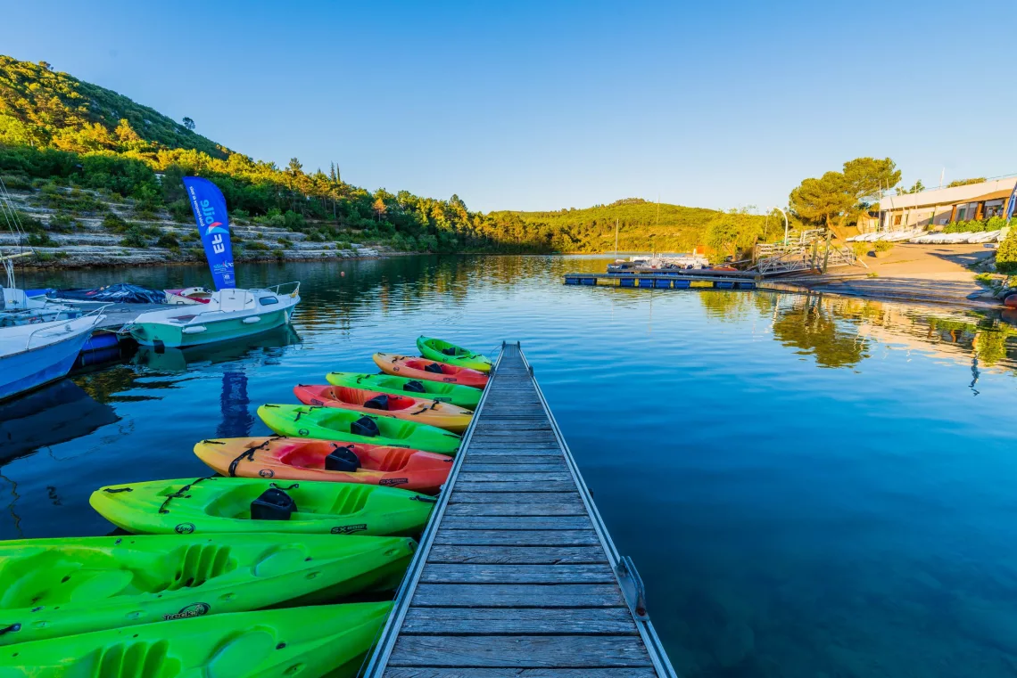 Les embarcations sur le lac ©AD04 / Teddy Verneuil