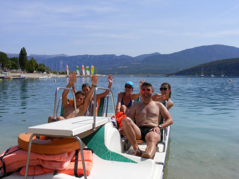 Valérie et Fabrice H. & leur enfants Pédalo au lac de Sainte-Croix-du-Verdon