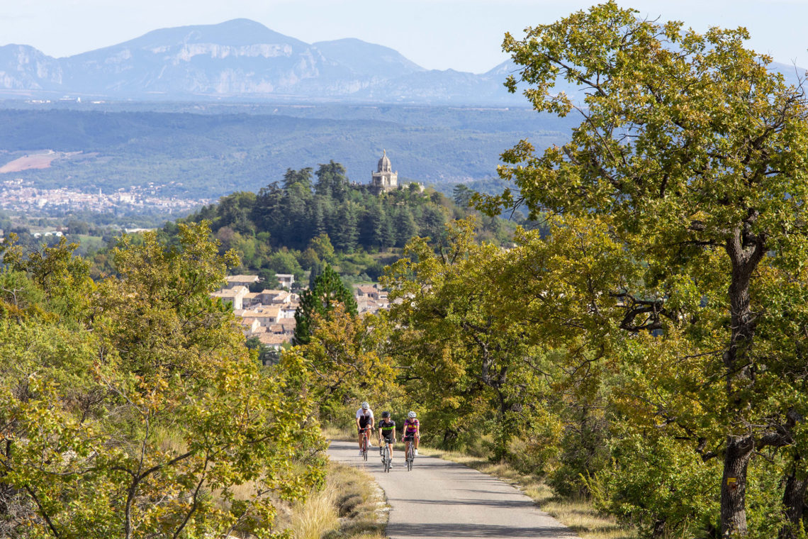 Cyclotourisme dans le Pays de Forcalquier Montagne de Lure ©AD04-Thibaut Vergoz