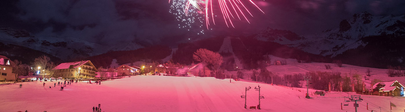 Feux d'artifice en station de ski du Sauze ©AD04-Luka Leroy