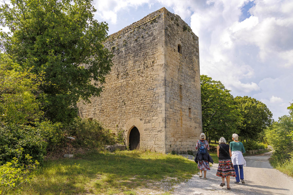 Dans l'agenda : visites guidées Village de Saint Michel l'Observatoire - La Tour de Porchères ©AD04-Thibaut Vergoz