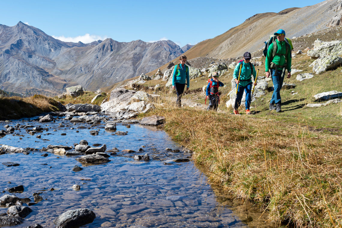 Randonnée en famille autour du Lac de l'Oronaye en Ubaye ©AD04-Raoul Getraud