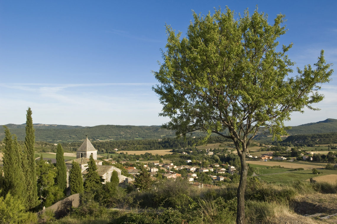 Saint Michel l'Observatoire dans le Parc naturel régional du Luberon ©AD4/Michel Boutin