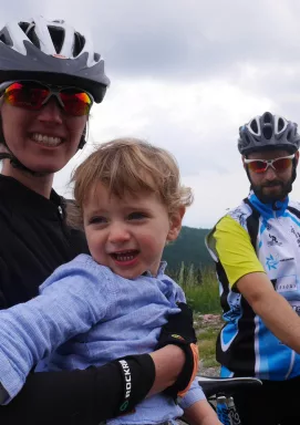 Pauline, Lucas et Antonin à vélo à la montagne de Lure