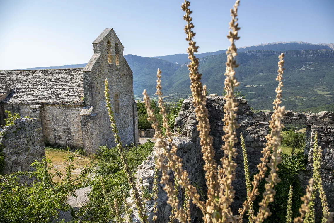 Église du vieux village de Noyers ©AD04-Thibaut Vergoz