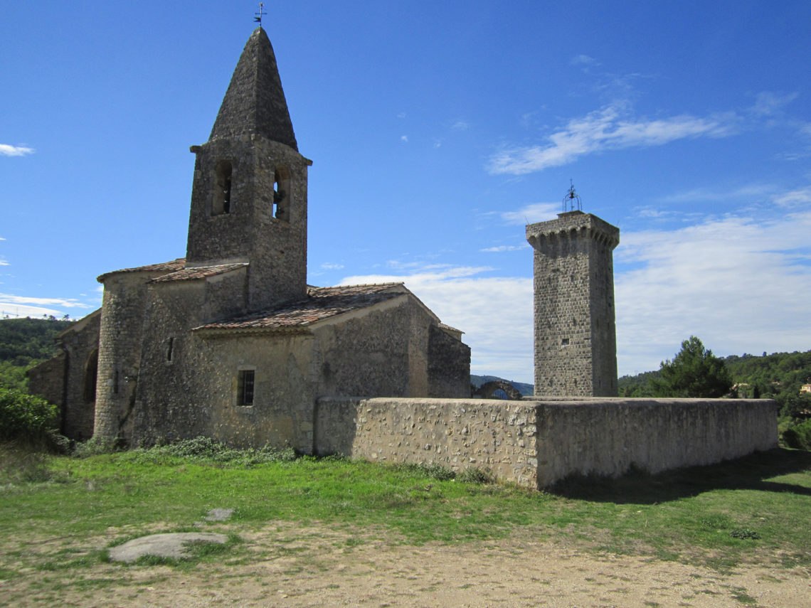 Tour et église du village de Saint-Martin-de-Brômes