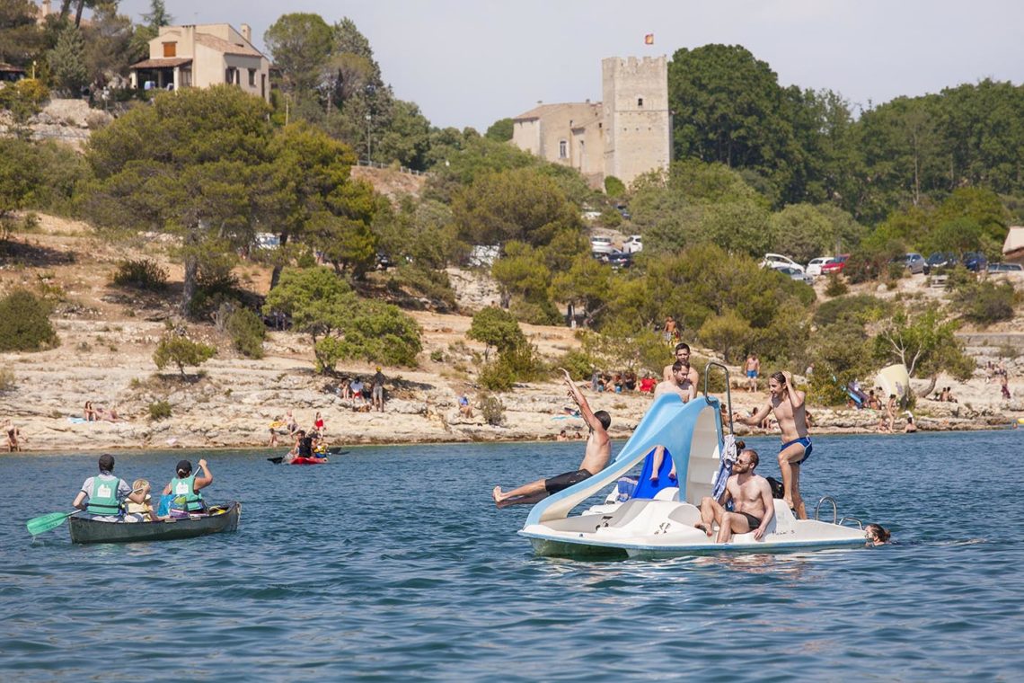 Activités nautiques au lac Esparron de Verdon ©AD04-Thibaut Vergoz